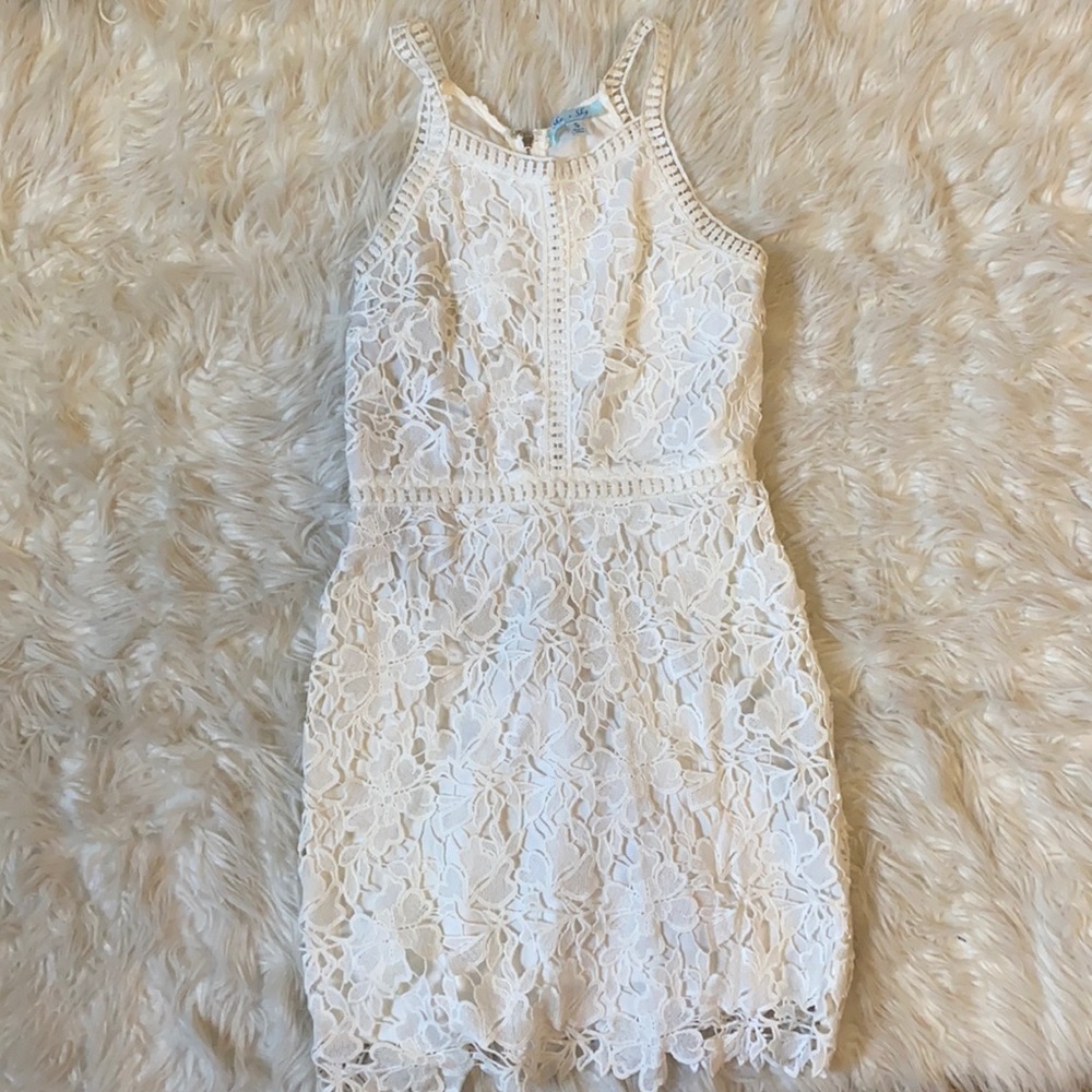 White lace short dress